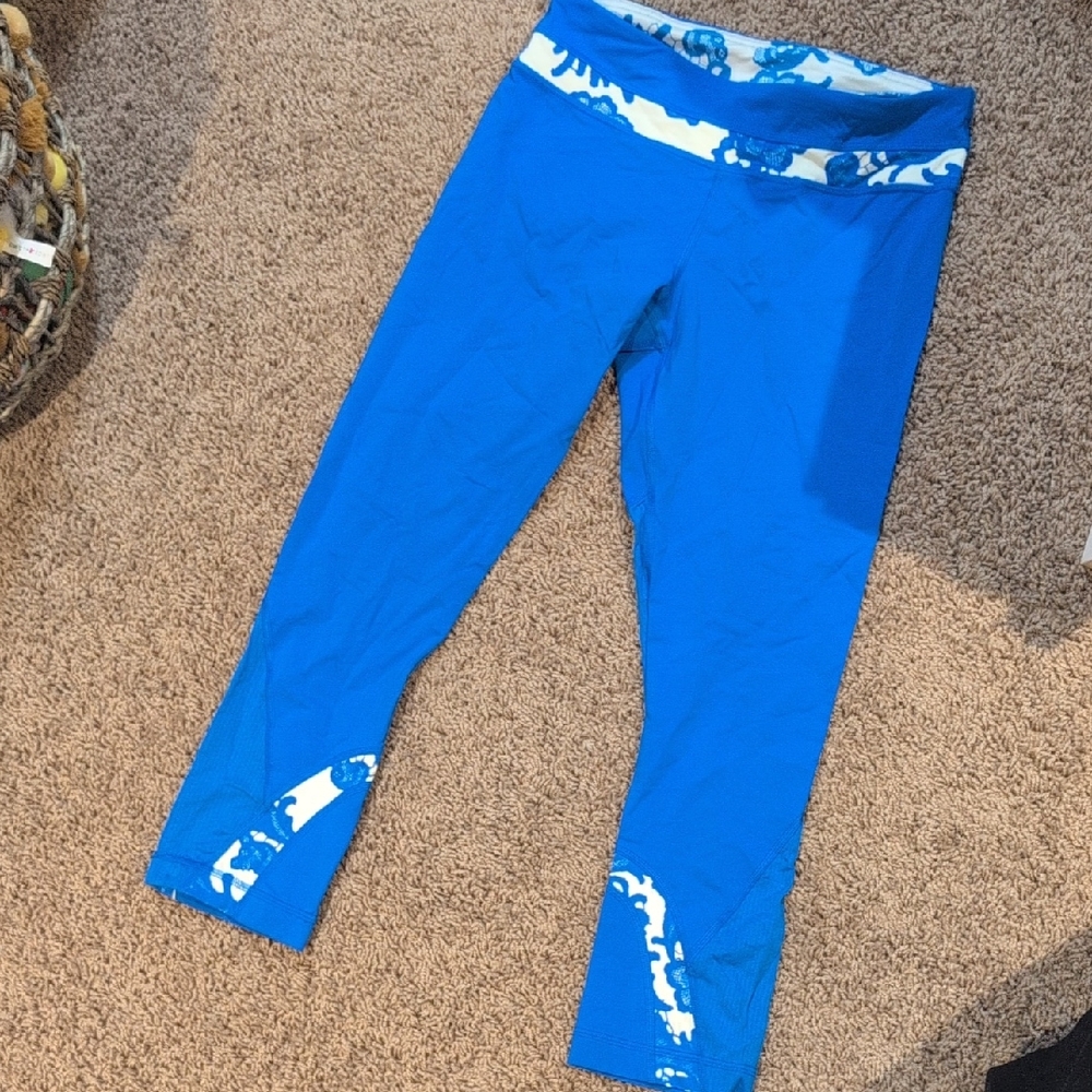 Lululemon Athletica Blue Leggings with White Pattern